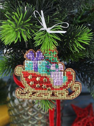 Ёлочная игрушка. Праздничные сани