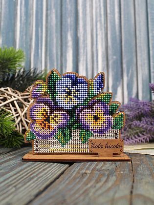 Анютины глазки в ящичке