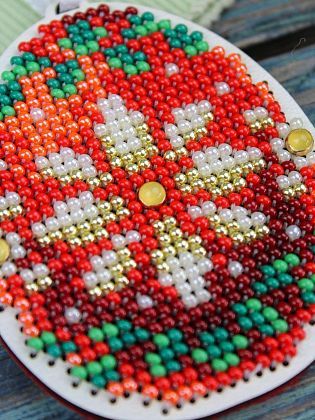 Красное с золотом яйцо