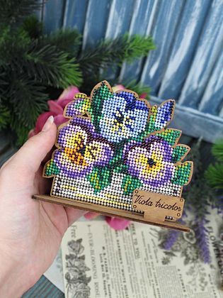 Анютины глазки в ящичке