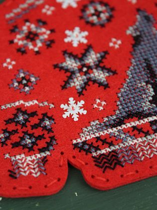 Свитер с волком