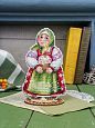 Бабушка с куличом