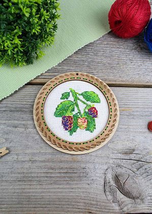 Миниатюра. Дачные ягоды. Ежевика